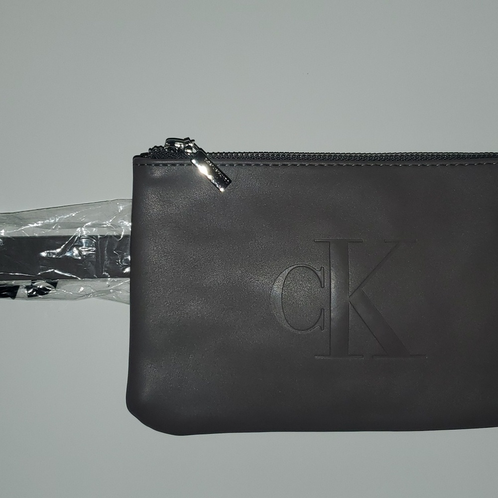 Calvin Klein waist bag, gray color.  Size M.